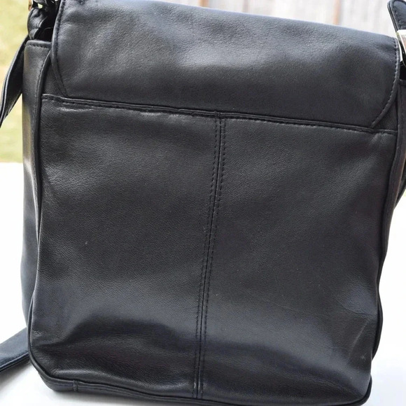 Etienne Aigner cross body bag - Picture 2 of 8